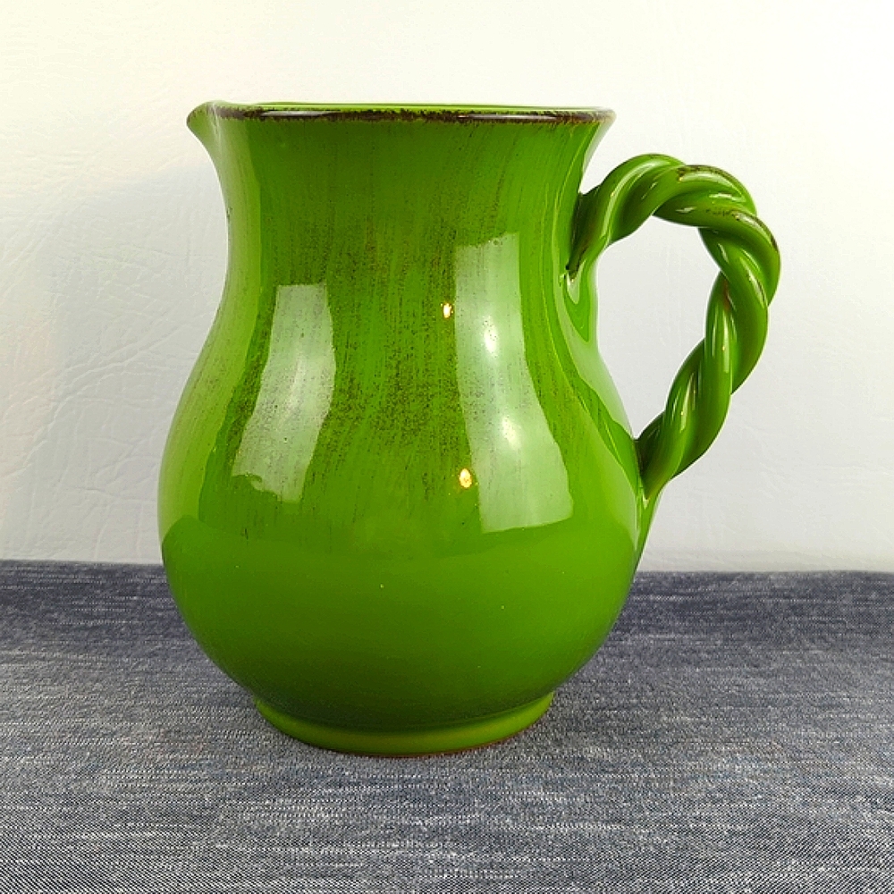 VINTAGE. MADE IN ITALY. CERAMIC PITCHER. RICH GREEN.  7" TALL.  EUC.